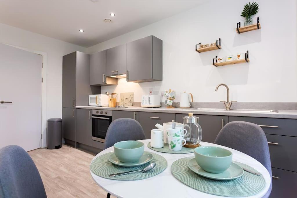 Polly'S Place Apartment Taunton & Free Off Road Parking & Wifi エクステリア 写真