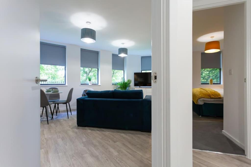 Polly'S Place Apartment Taunton & Free Off Road Parking & Wifi エクステリア 写真