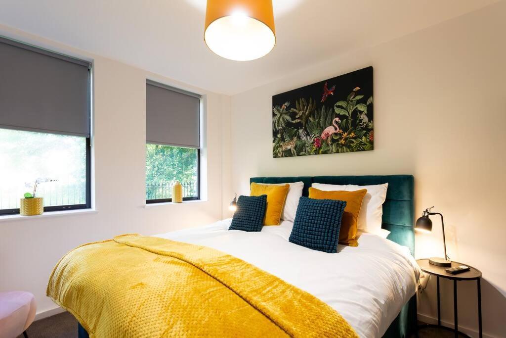 Polly'S Place Apartment Taunton & Free Off Road Parking & Wifi エクステリア 写真
