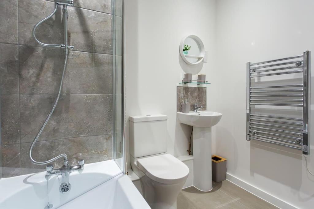 Polly'S Place Apartment Taunton & Free Off Road Parking & Wifi エクステリア 写真