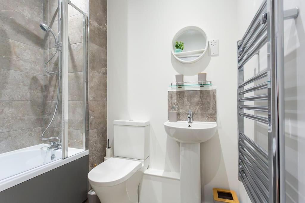 Polly'S Place Apartment Taunton & Free Off Road Parking & Wifi エクステリア 写真