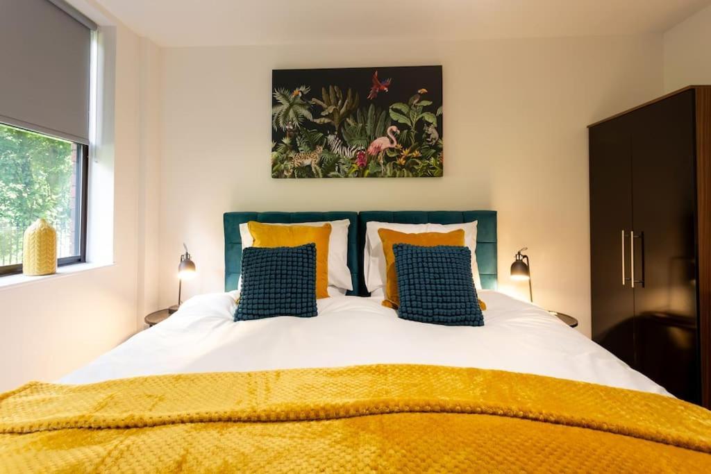 Polly'S Place Apartment Taunton & Free Off Road Parking & Wifi エクステリア 写真